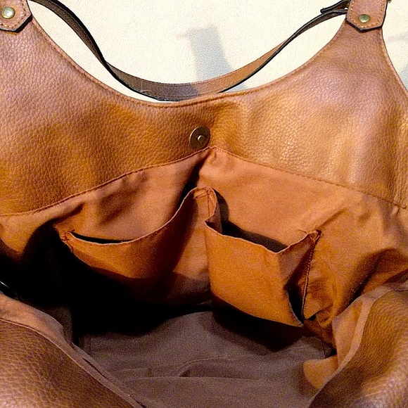 👜 Leather Shoulder Purse with Strap. Great size and convenient pockets. - Picture 6 of 12